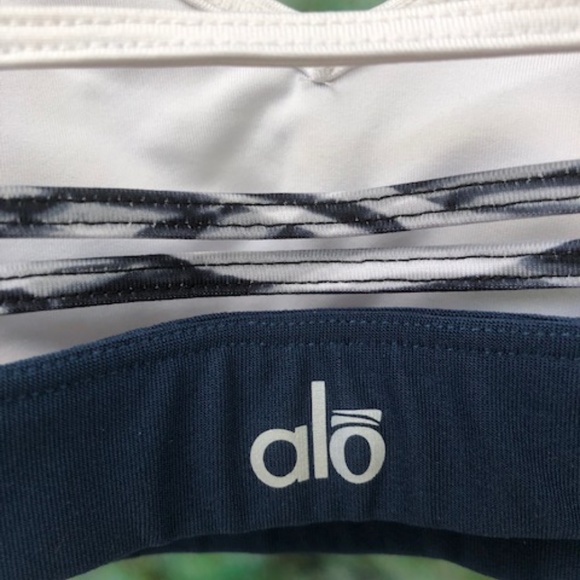 ALO Yoga Bra top - Picture 3 of 3